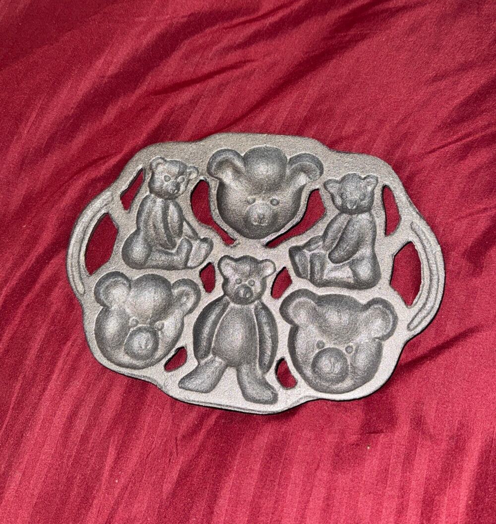 Vintage Cast Iron Teddy Bear Corn Bread Pan Cookie Mold - Christmas Birthday
